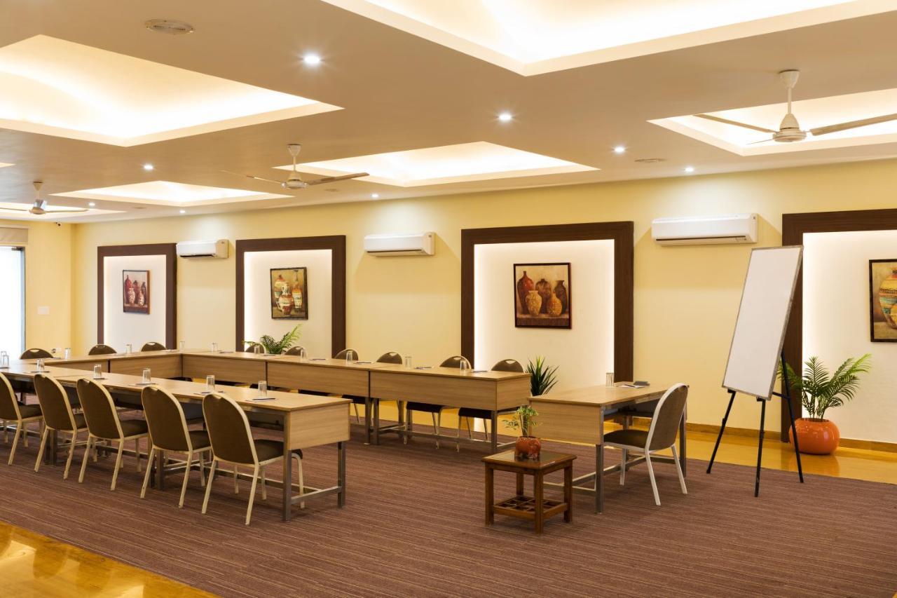 Silver Oak Near Medanta Medicity Hotel Gurgaon Ngoại thất bức ảnh