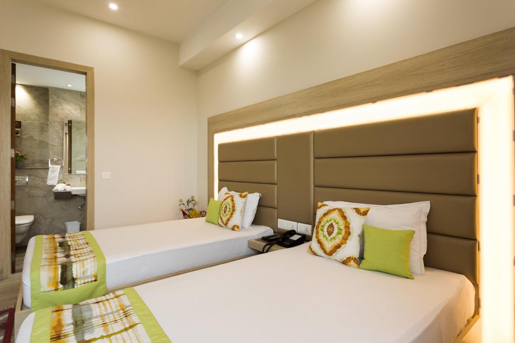 Silver Oak Near Medanta Medicity Hotel Gurgaon Ngoại thất bức ảnh