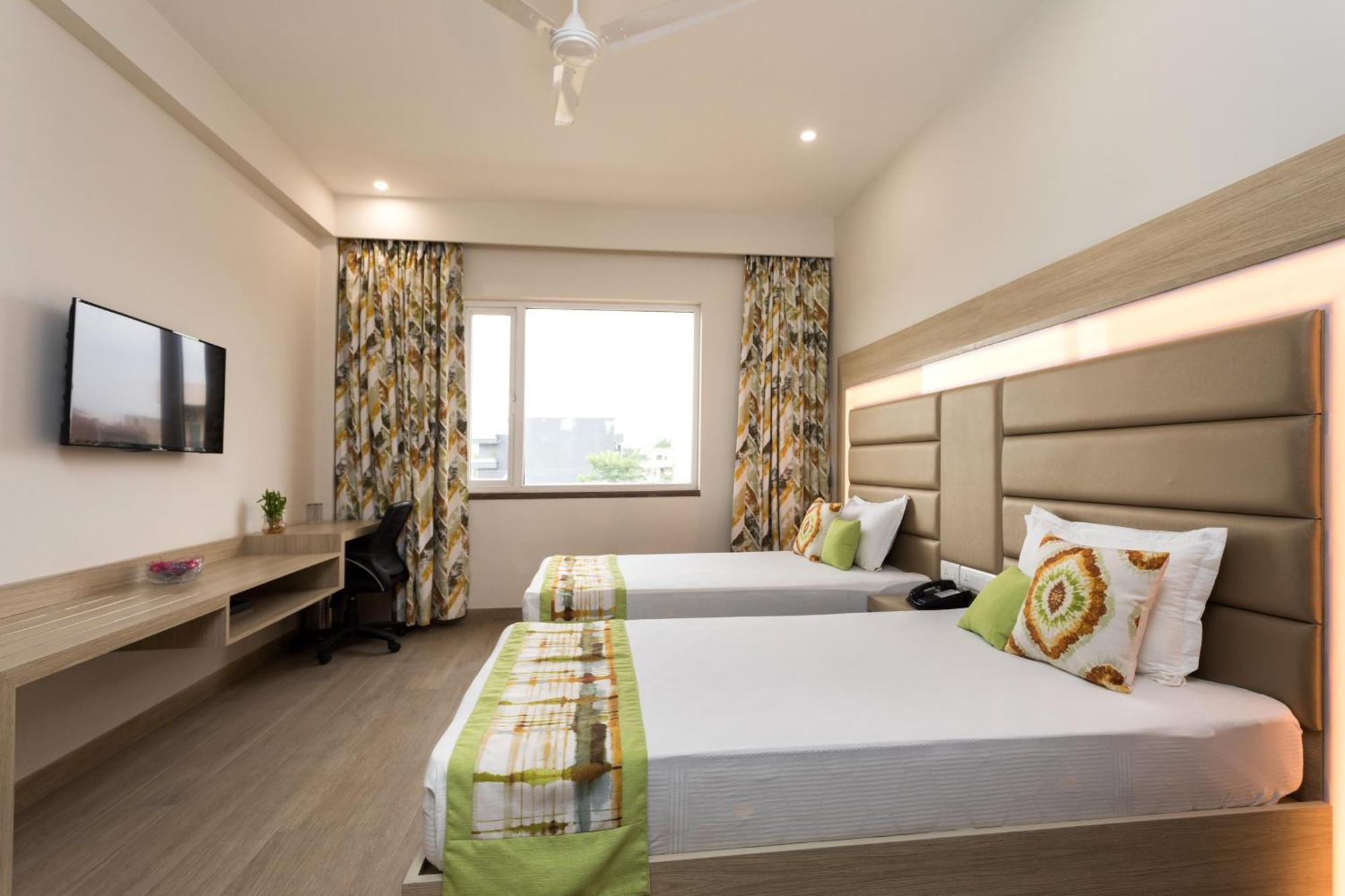 Silver Oak Near Medanta Medicity Hotel Gurgaon Ngoại thất bức ảnh