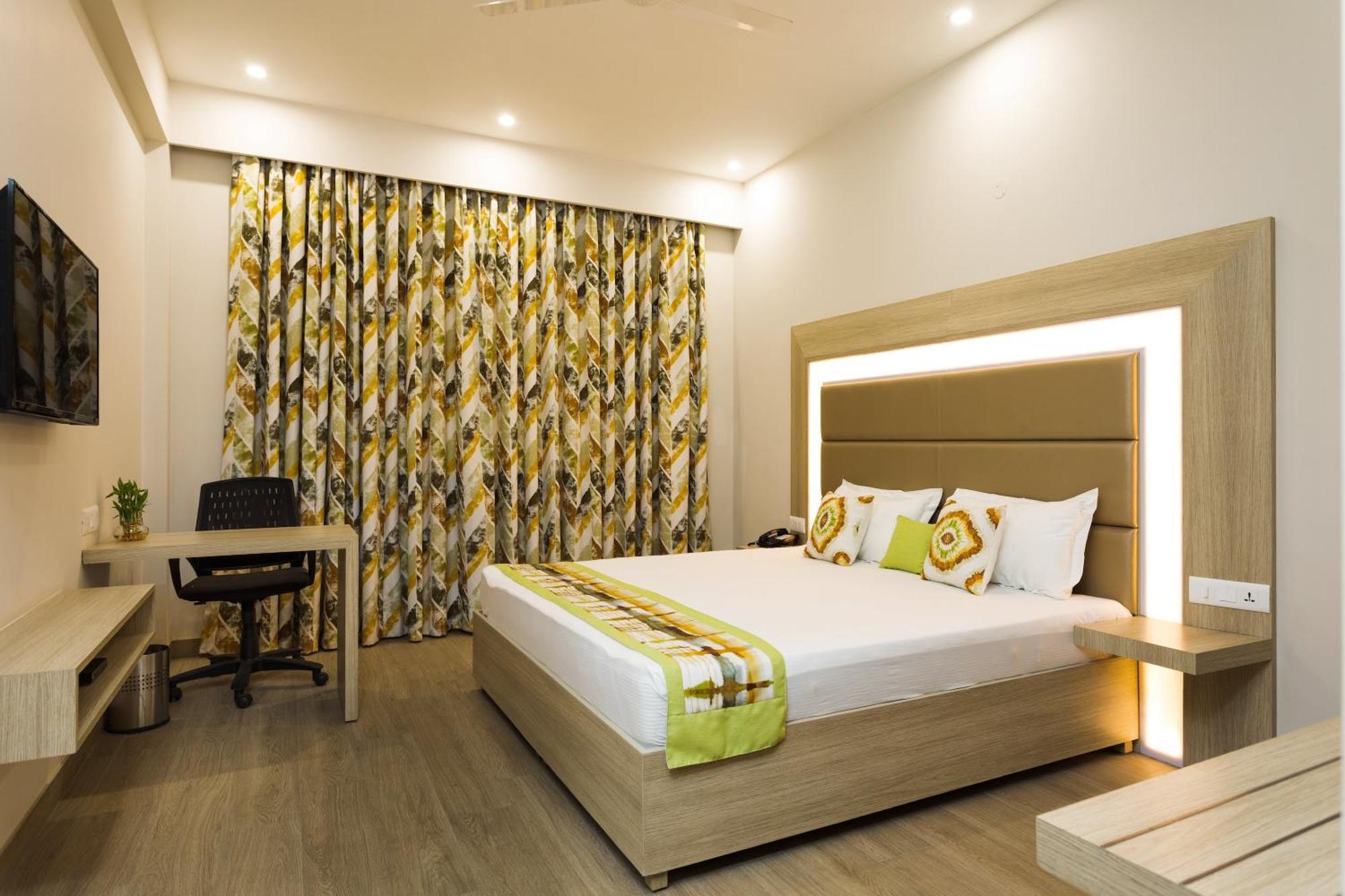 Silver Oak Near Medanta Medicity Hotel Gurgaon Ngoại thất bức ảnh